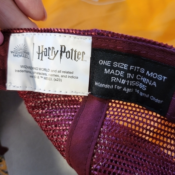 NWT Harry Potter Hogwarts Cap , adjustable adult trucker hat - Picture 6 of 16